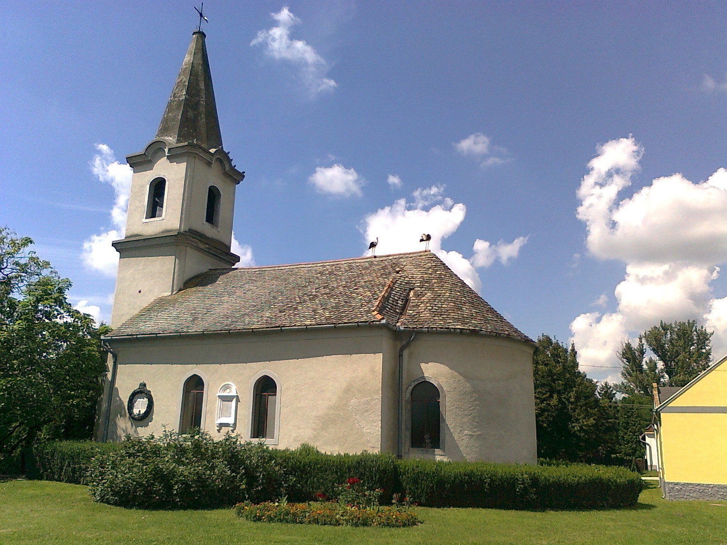 Mérgesi templom gólyákkal